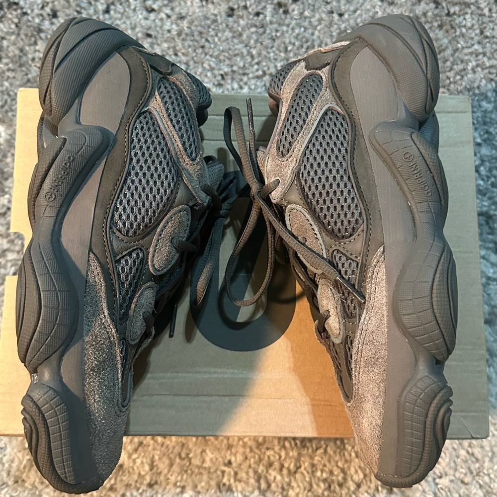 Yeezy 500 Clay Brown size 7 (used)